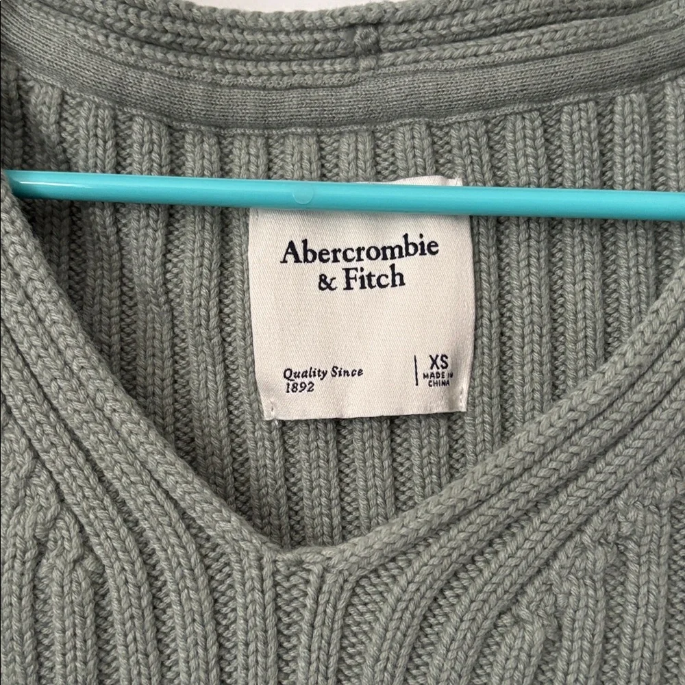 Abercrombie & Fitch Cropped Ribbed Sweater - Picture 2 of 3